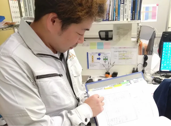 従業員が次の日の準備をしています